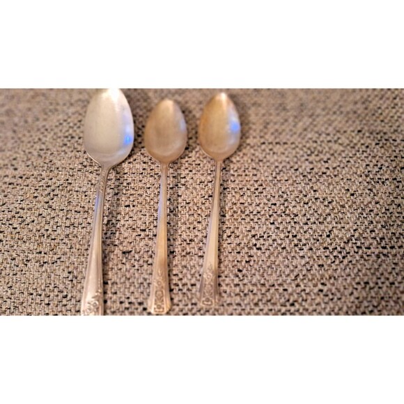 Tudor Plate Oneida Community Silver Plate Spoons Forks - Picture 2 of 3